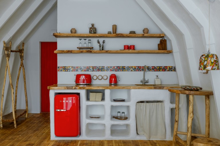 Глината е съществана част от интериора