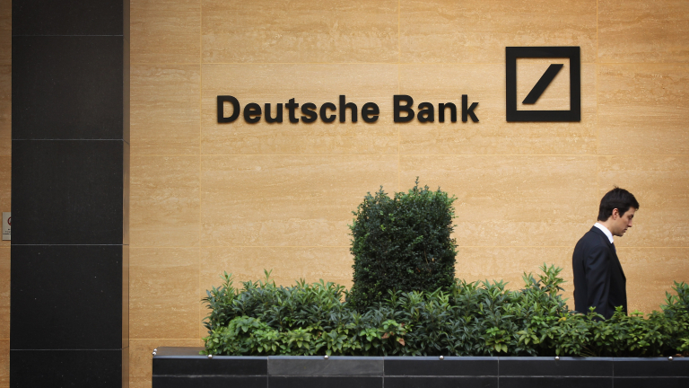 Най-голямата търговска банка на Германия - Deutsche Bank, трета година