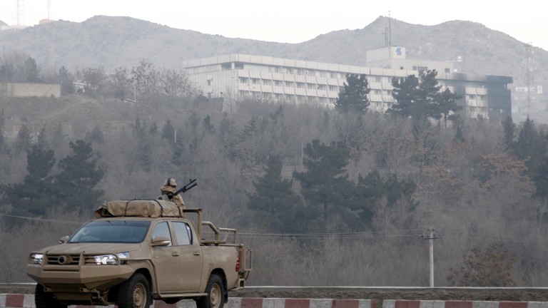 Няколко американци са убити и ранени при нападението в хотела в Кабул