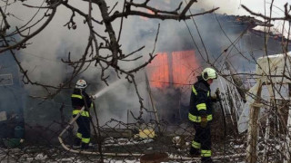 Жилищна сграда горя в столичния квартал "Филиповци"
