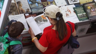 24% повече издадени книги през 2015-а, Лъвският пай от тиража е за преводните
