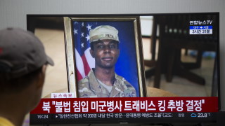 Американският войник, избягал в КНДР през юли, се прибира у дома