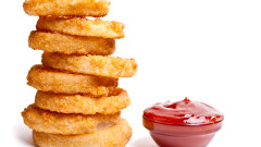 Чипс от лук: две съставки, няколко минути за приготвяне и суперхрупкавост