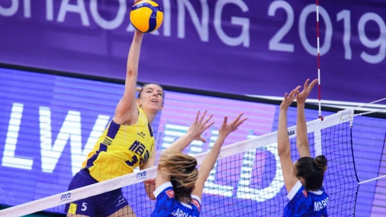 И отборът на Елица Василева потегли с победа в Световното клубно първенство