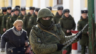 Четирима души пострадаха при експлозия в елитна военна академия в