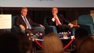 Майк Помпео и от София ни убеждава, че шистовият газ бил по-чист от руския газ