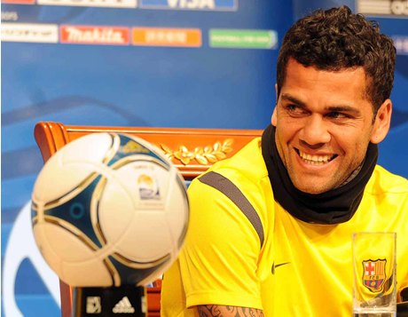 Дани Алвеш се врече във вярност на Барселона