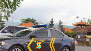 Полицията в Бали арестува двама българи за скимиране на банкомат