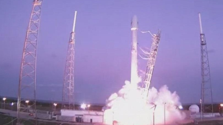 От Компанията SpaceX съобщиха за извеждане в космоса на 60