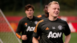 Испанският Жирона официално привлече Дони ван де Беек от Манчестър