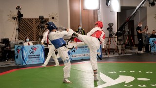 Илина Иванова се класира за полуфинала в кат до 53кг