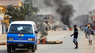 Най малко четирима души са загинали а над 500 са арестувани