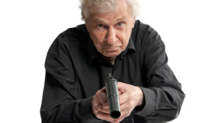 Обвиниха 71 годишен софиянец за закани за убийство съобщиха от Областната