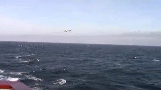 Руски изтребител се заиграва с американски разрушител в Черно море