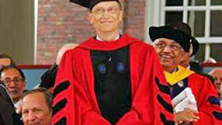 Бил Гейтс най-после се дипломира