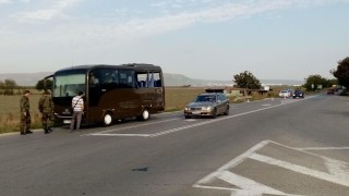 Камион блъсна автобус с военни край Шумен