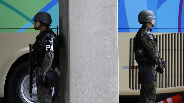 Престъпността в Рио не секва, пострадаха двама треньори