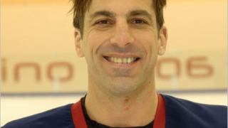 Крис Челиос обявява края на кариерата си днес