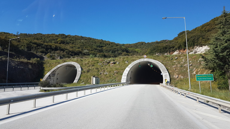 Турция откри третия най-дълъг двутръбен тунел в света