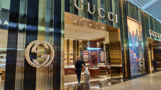 Собственикът на модната Gucci продава козметичното си звено за €4 млрд.