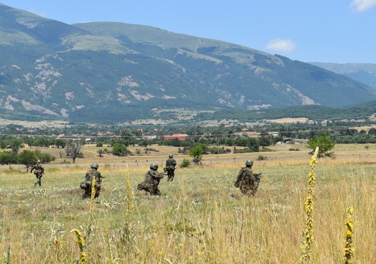  Войници от българската войска 