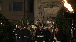 На тържествена церемония пред Паметника на Васил Левски в София