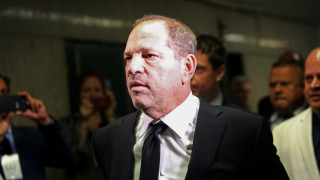 В първите дни на декември Харви Уейнстейн постигна съдебно споразумение