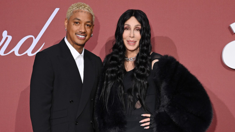 Играят го щастливо семейство - Шер и Александър Едуардс напук на критиките