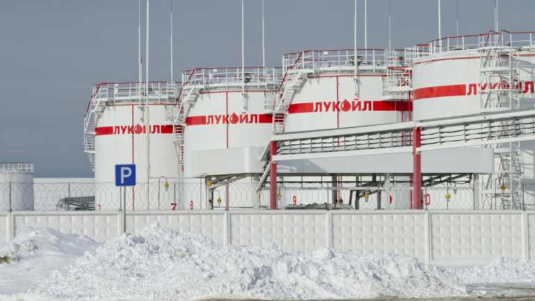 Лукойл съобщи за нормалната работа на рафинерията във Волгоград след
