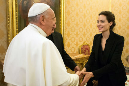 Анджелина Джоли се срещна с папата 
