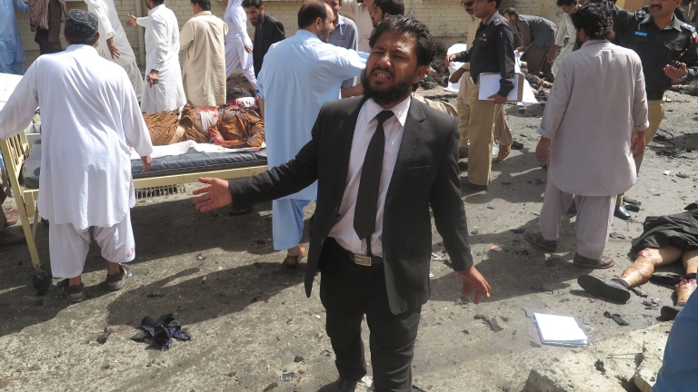 70 избити при бомбен атентат в болница в Пакистан