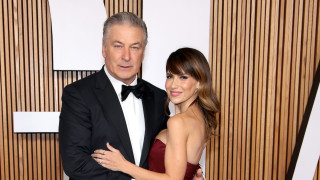 Докато очаква съдебния процес за обвинението му в непредумишлено убийство