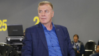 Собственикът на Левски Наско Сираков увери че отборът ще