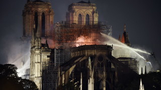 Вицепремиерът на Унгария обяви че пожарът в парижката катедрала Нотр