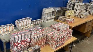 Митнически служители откриха 2866 кутии цигари скрити в тайник при