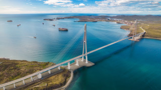 Руският мост първоначално известен като Мост до остров Руски е