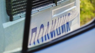 Осъждан мъж е задържан за хулиганство след като вилня пред