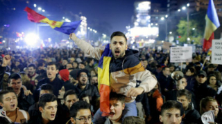 Протестите в Румъния не стихват за поредна вечер