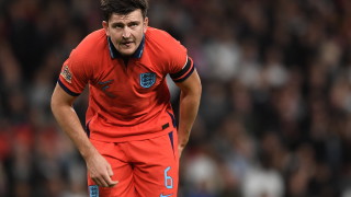 Люк Шоу подкрепи Хари Магуайър който отново допусна куп грешки