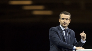 Французите предпочитат независимия Макрон пред Фийон за президент 