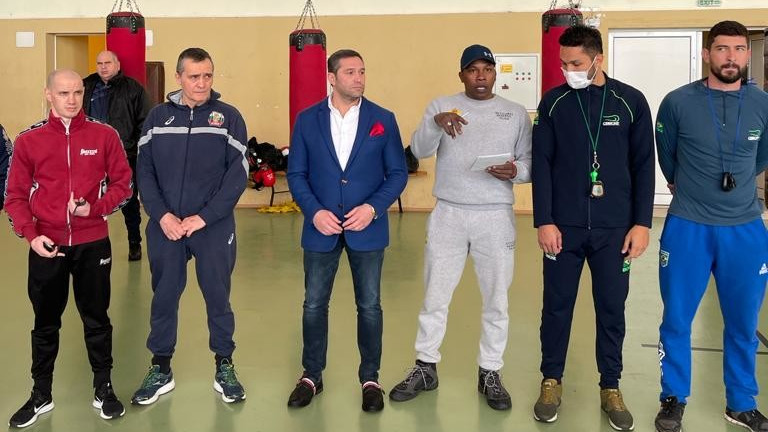 Президентът на Българска федерация по бокс Красимир Инински посети един