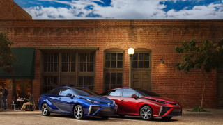 Toyota удвоява водородния си залог с нов Mirai