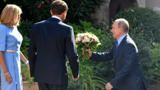 Две години и половина по късно дипломатите все още не са