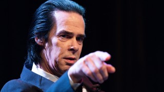 Когато тръгнах към Античния театър небето над Пловдив изглеждаше неспокойно