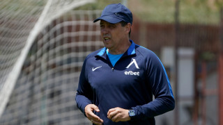 До момента Левски удря на камък в опитите си да