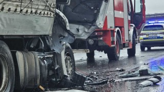 Катастрофа между микробус и тир е станала около 14 ч