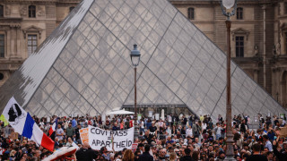 Над 100 000 души протестираха във Франция в събота срещу