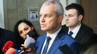 Лидерът на Възраждане Костадин Костадинов разкритикува новите мерки на пътя
