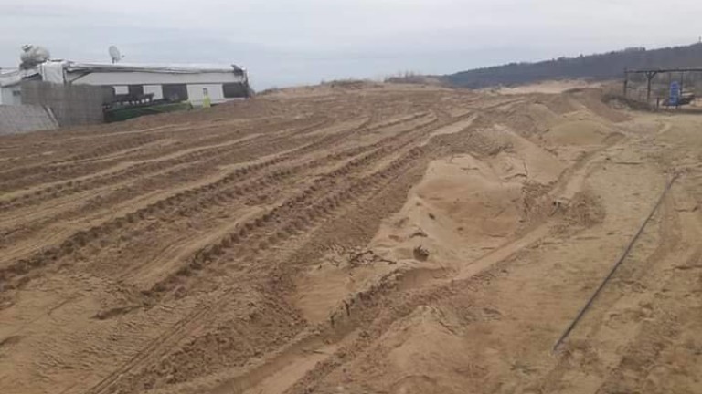 Половин декар са унищожените дюни на плажа в Ахтопол