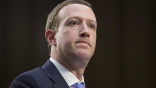 Зукърбърг не иска да говори за напускане на постове във Facebook